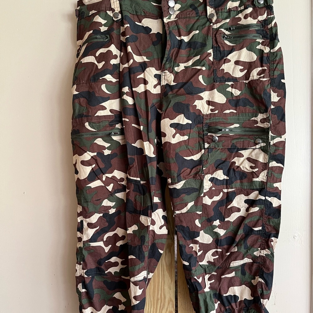 Helium cargo capris